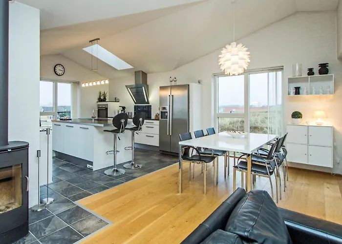 Lovely In With Kitchen טהיסטד