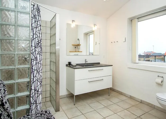 Lovely In With Kitchen * טהיסטד
