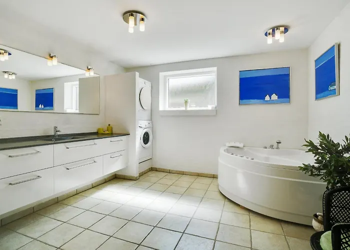 Lovely In With Kitchen * טהיסטד